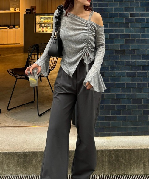 efill(エフィル)の「ワンオフショルダー ギャザー リボン 長袖Tシャツ / カットソー(Tシャツ/カットソー・レディース・ブラック/グレー・FREE)」の14枚目の写真