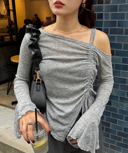 efill(エフィル)の「ワンオフショルダー ギャザー リボン 長袖Tシャツ / カットソー(Tシャツ/カットソー・レディース・ブラック/グレー・FREE)」の15枚目の写真