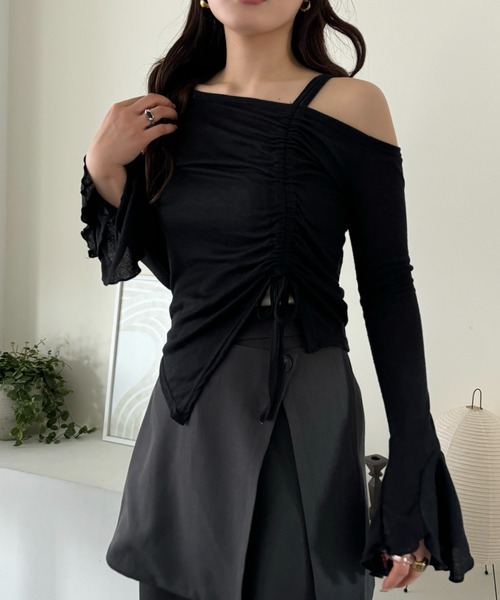 efill(エフィル)の「ワンオフショルダー ギャザー リボン 長袖Tシャツ / カットソー(Tシャツ/カットソー・レディース・ブラック/グレー・FREE)」の22枚目の写真