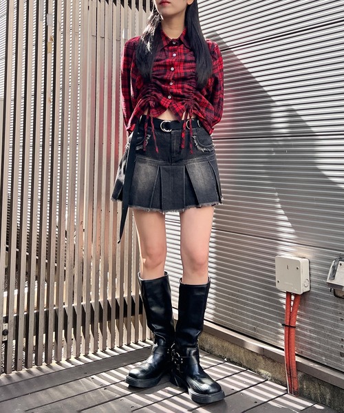 Figments（フィグメンツ）の「クロップドドロストチェックシャツ（シャツ/ブラウス・レディース・レッド/ブラック・FREE）」の5枚目の写真