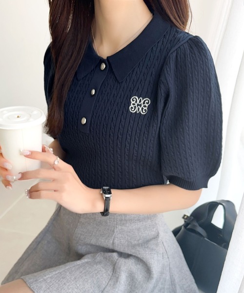mily bilet(ミウィビレット)の「【mily bilet】知的フェミニンで好印象をプラス。胸刺繍ケーブルニットパフスリーブポロシャツ(半袖)(ポロシャツ・レディース・ピンク/アイボリー/ライトグレー/ネイビー・X-LARGE/SMALL/MEDIUM/LARGE)」の15枚目の写真