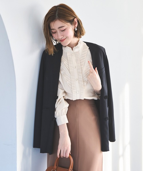 RUIRUE BOUTIQUE（ルイルエブティック）の「洗える ストレッチ ｜ プリーツ スタンドカラー ブラウス ｜ レディース 体型カバー 長袖 オフィスカジュアル きれいめ 上品 無地 華やか トップス シャツ（シャツ/ブラウス・レディース・ホワイト/ブラック/ライトベージュ/チャコールグレー/グリーン・S/M/L/LL/3L/5L/4L）」の19枚目の写真