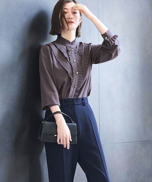 RUIRUE BOUTIQUE（ルイルエブティック）の「洗える ストレッチ ｜ プリーツ スタンドカラー ブラウス ｜ レディース 体型カバー 長袖 オフィスカジュアル きれいめ 上品 無地 華やか トップス シャツ（シャツ/ブラウス・レディース・ホワイト/ブラック/ライトベージュ/チャコールグレー/グリーン・S/M/L/LL/3L/5L/4L）」の11枚目の写真