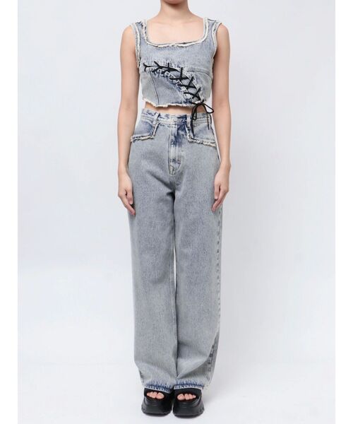 EMODA（エモダ）の「カーブレースアップデニムビスチェ（タンクトップ・レディース・ブラック/ライトブルー/インディゴブルー・FREE）」の12枚目の写真