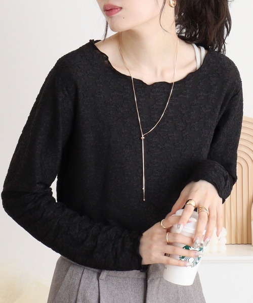 mitis（ミティス）の「mitis 花柄シアークルーネックロンT（Tシャツ/カットソー・レディース・ブラック/ブルー/アイボリー・M）」の5枚目の写真