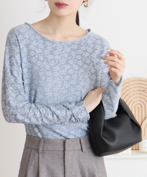 mitis（ミティス）の「mitis 花柄シアークルーネックロンT（Tシャツ/カットソー・レディース・ブラック/ブルー/アイボリー・M）」の8枚目の写真