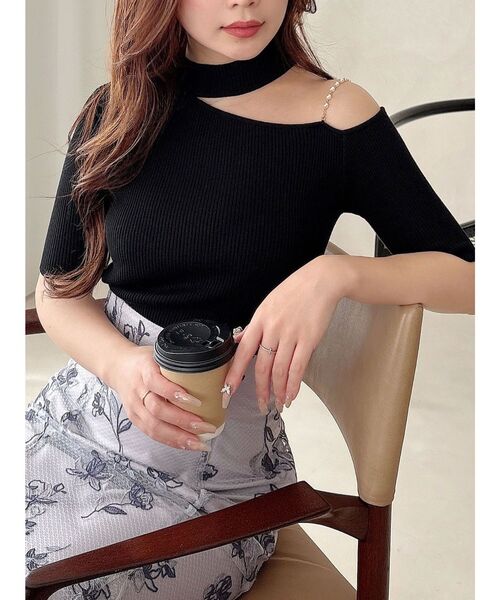 MERCURYDUO（マーキュリーデュオ）の「ショルダーパールチェーンカットアウトニット（ニット/セーター・レディース・オフホワイト/ベージュ/ブラック・FREE）」の14枚目の写真