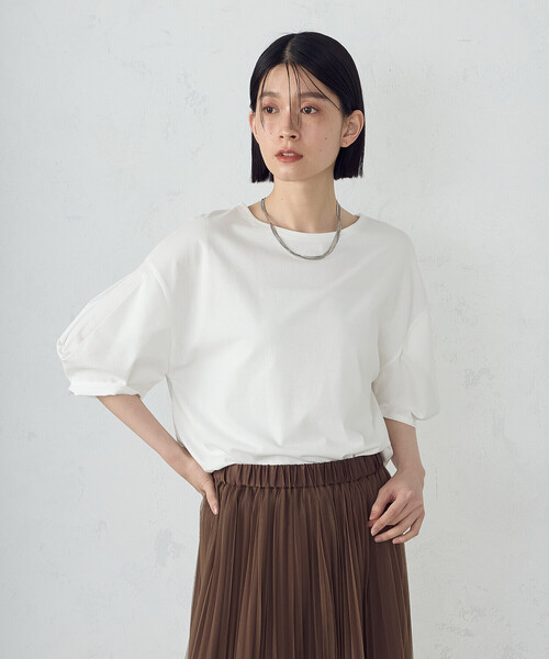COMME CA ISM(コムサイズム)の「タックスリーブ ニュアンスカットソー(Tシャツ/カットソー・レディース・ブラック/カーキ/ホワイト・MEDIUM/LARGE)」の1枚目の写真