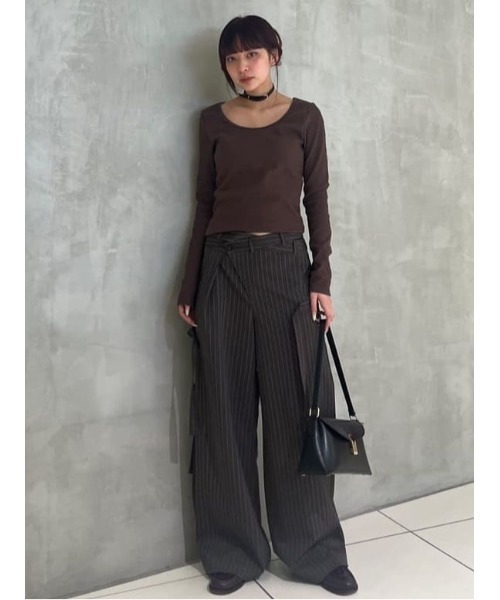 THROW by SLY（スローバイスライ）の「THROW　PAD IN BACK OPEN L/S TOPS パッドイン バックオープン ロングスリーブ トップス（Tシャツ/カットソー・レディース・ブラック/ブラウン・FREE）」の20枚目の写真