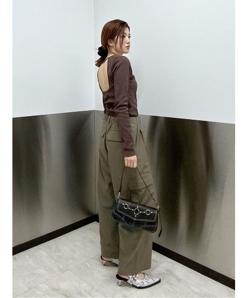 THROW by SLY（スローバイスライ）の「THROW　PAD IN BACK OPEN L/S TOPS パッドイン バックオープン ロングスリーブ トップス（Tシャツ/カットソー・レディース・ブラック/ブラウン・FREE）」の22枚目の写真