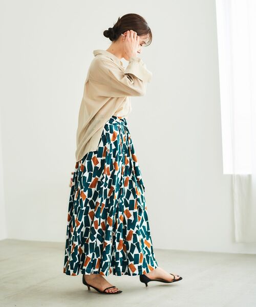 le.coeur blanc(ルクールブラン)の「幾何柄プリントリボン付ロングスカート(スカート・レディース・グリーン系その他/ブルー系その他4・38)」の4枚目の写真