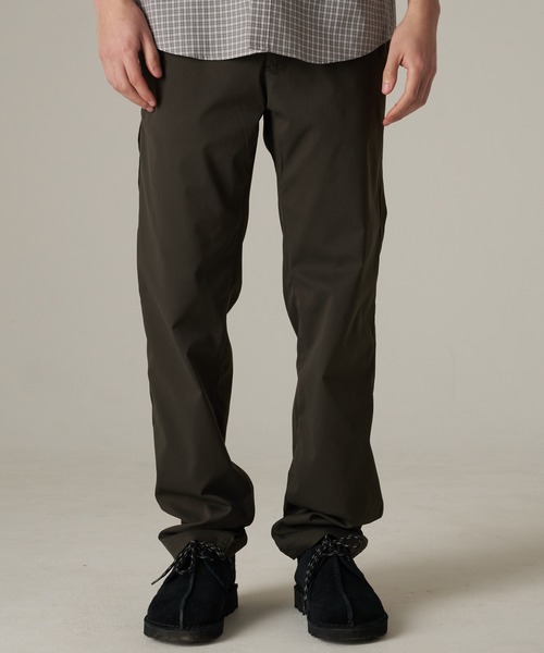 Eddie Bauer(エディーバウアー)の「ホライゾン ガイド チノパンツ(チノパンツ・メンズ・サファリグリーン/ライトベージュ/ブラック・M/XXL/XL/L)」の3枚目の写真