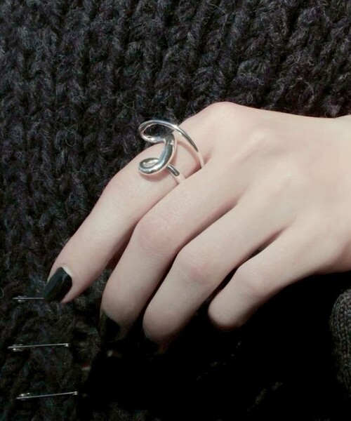 Soierie（ソワリー）の「＜Soierie＞Stream イヤーカフ リング-2WAY-（リング・レディース・シルバー・FREE）」の2枚目の写真