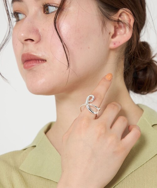 Soierie（ソワリー）の「＜Soierie＞Stream イヤーカフ リング-2WAY-（リング・レディース・シルバー・FREE）」の5枚目の写真