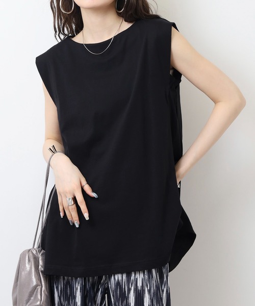 atONE(アットワン)の「肩タックノースリーブボートネックTシャツ(Tシャツ/カットソー・レディース・チャコールグレー/ブラック/オフホワイト/グレイッシュベージュ・LL~3L/4L~5L/M-L)」の11枚目の写真