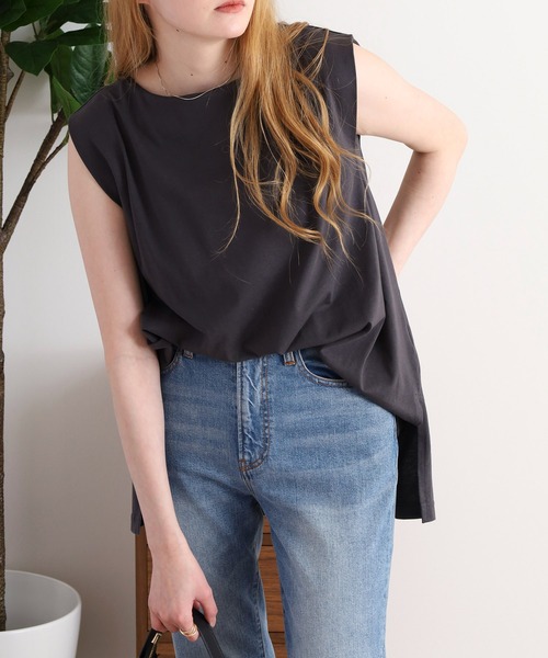 atONE(アットワン)の「肩タックノースリーブボートネックTシャツ(Tシャツ/カットソー・レディース・チャコールグレー/ブラック/オフホワイト/グレイッシュベージュ・LL~3L/4L~5L/M-L)」の14枚目の写真