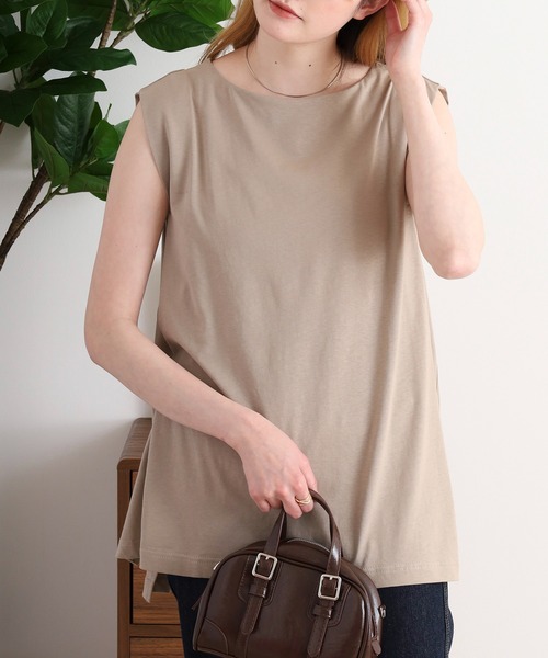 atONE(アットワン)の「肩タックノースリーブボートネックTシャツ(Tシャツ/カットソー・レディース・チャコールグレー/ブラック/オフホワイト/グレイッシュベージュ・LL~3L/4L~5L/M-L)」の19枚目の写真