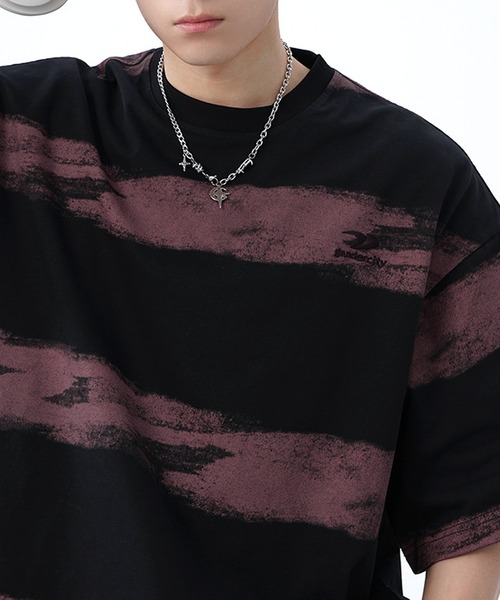 JOHNNY WOLF(ジョニーウルフ)の「AZAZEL オーバーサイズ ハンドペイントボーダー ヘビーウェイトコットン Tシャツ(Tシャツ/カットソー・メンズ・ブラック×レッド/ブラック×グリーン/グレイッシュベージュ・M/L/XL)」の4枚目の写真