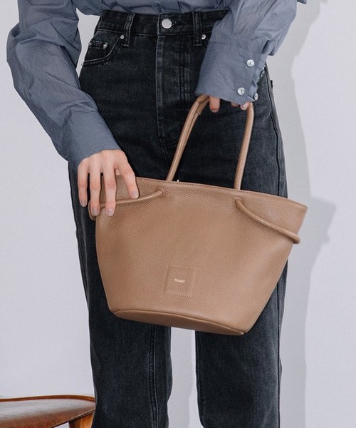 Beau're（ヴュレ）の「【BEAURE】B-25344　ロープハンドルラウンドトートバッグ（ハンドバッグ・レディース・ベージュ/シルバー/グレー/ブラック・FREE）」の3枚目の写真