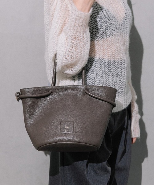 Beau're（ヴュレ）の「【BEAURE】B-25344　ロープハンドルラウンドトートバッグ（ハンドバッグ・レディース・ベージュ/シルバー/グレー/ブラック・FREE）」の2枚目の写真