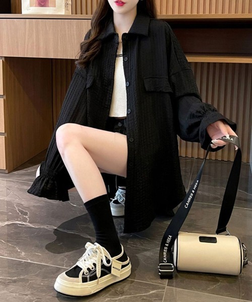 SallyLunn(サリーラン)の「キャンディースリーブボタンシャツ(シャツ/ブラウス・レディース・ブラック/ホワイト・MEDIUM/LARGE)」の6枚目の写真