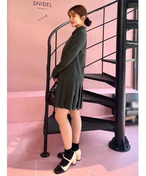 SNIDEL（スナイデル）の「衿つきプリーツカットミニワンピース（ワンピース・レディース・グリーン/ブラック/グレー・0/1）」の6枚目の写真