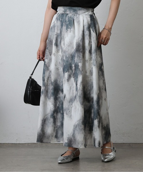 COLONY 2139(コロニートゥーワンスリーナイン)の「水彩柄フレアスカート(スカート・レディース・ブラック/ブラウン・FREE)」の2枚目の写真