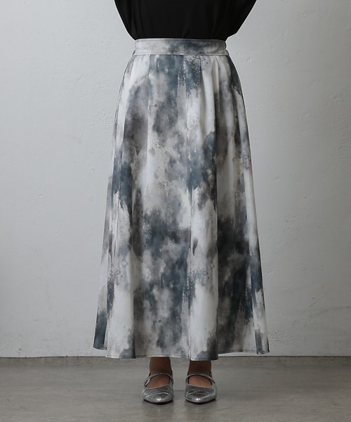 COLONY 2139(コロニートゥーワンスリーナイン)の「水彩柄フレアスカート(スカート・レディース・ブラック/ブラウン・FREE)」の4枚目の写真