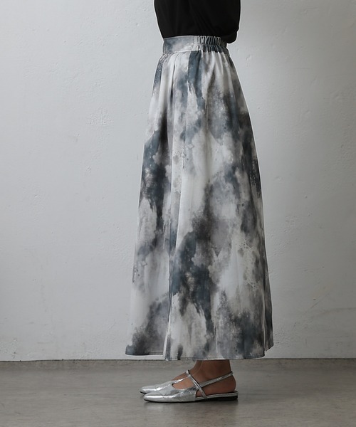 COLONY 2139(コロニートゥーワンスリーナイン)の「水彩柄フレアスカート(スカート・レディース・ブラック/ブラウン・FREE)」の5枚目の写真