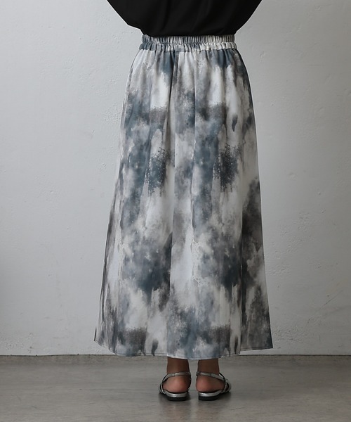 COLONY 2139(コロニートゥーワンスリーナイン)の「水彩柄フレアスカート(スカート・レディース・ブラック/ブラウン・FREE)」の6枚目の写真