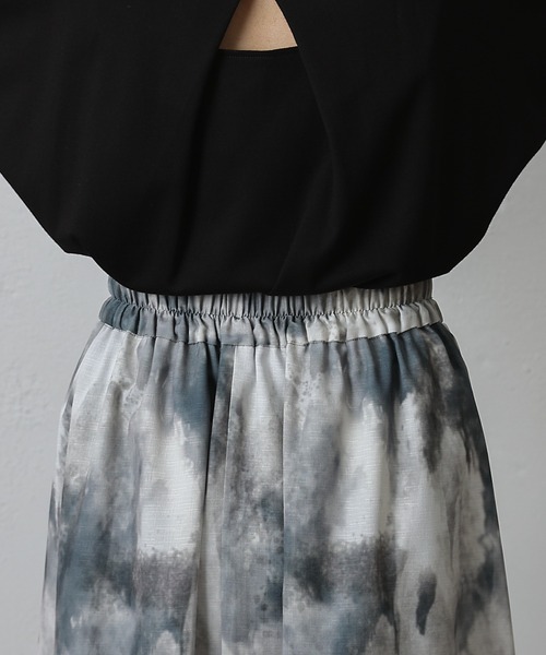 COLONY 2139(コロニートゥーワンスリーナイン)の「水彩柄フレアスカート(スカート・レディース・ブラック/ブラウン・FREE)」の7枚目の写真