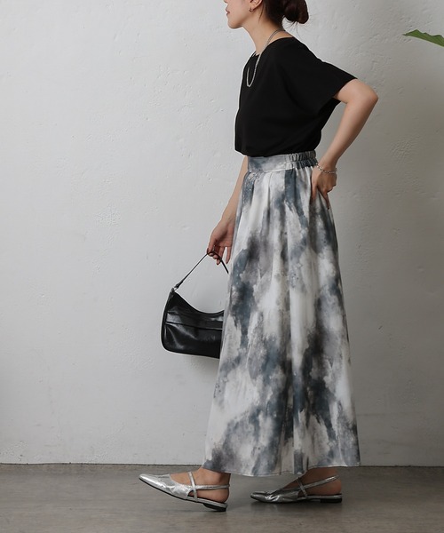 COLONY 2139(コロニートゥーワンスリーナイン)の「水彩柄フレアスカート(スカート・レディース・ブラック/ブラウン・FREE)」の3枚目の写真