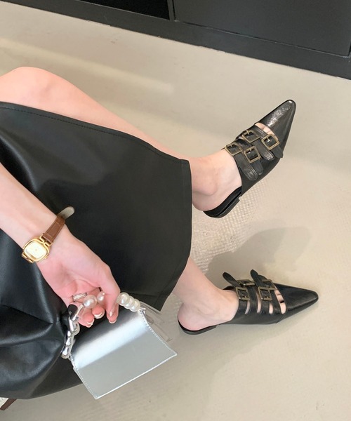 Jewelobe(ジュエローブ)の「ベルトディテールポインテッドフラットミュール(サンダル・レディース・ブラウン/ブラック/シルバー/オフホワイト・S/XL/L/M)」の19枚目の写真