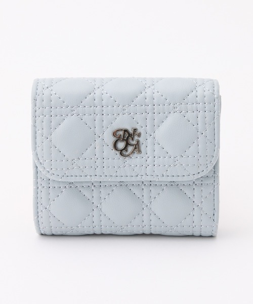 one after another NICE CLAUP（ワンアフターアナザーナイスクラップ）の「エンブレム付きキルティングウォレット（財布・レディース・ブラック/アイボリー/サックスブルー・FREE）」の3枚目の写真