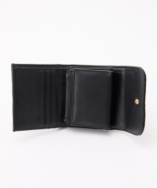 one after another NICE CLAUP（ワンアフターアナザーナイスクラップ）の「エンブレム付きキルティングウォレット（財布・レディース・ブラック/アイボリー/サックスブルー・FREE）」の4枚目の写真