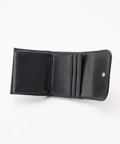 one after another NICE CLAUP（ワンアフターアナザーナイスクラップ）の「エンブレム付きキルティングウォレット（財布・レディース・ブラック/アイボリー/サックスブルー・FREE）」の5枚目の写真