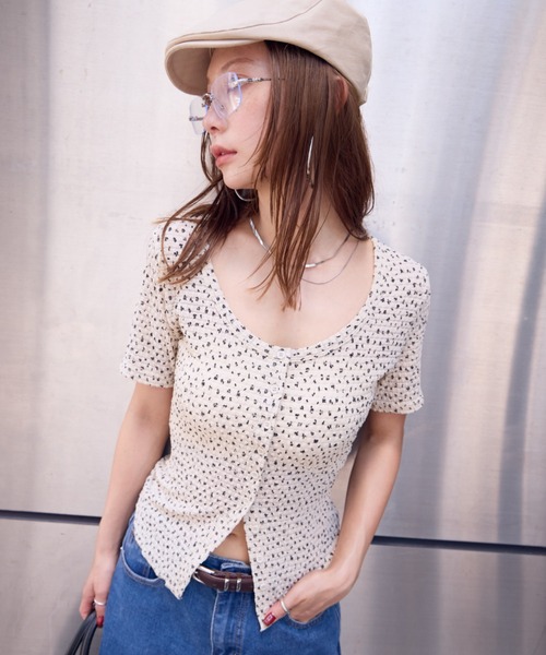 HANNE(アン)の「フラワーフロントボタンTEE(Tシャツ/カットソー・レディース・ベージュ/ホワイト・FREE)」の4枚目の写真