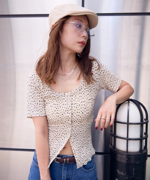 HANNE(アン)の「フラワーフロントボタンTEE(Tシャツ/カットソー・レディース・ベージュ/ホワイト・FREE)」の5枚目の写真