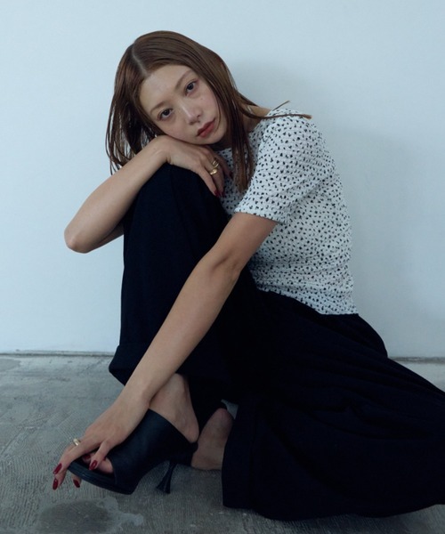 HANNE(アン)の「フラワーフロントボタンTEE(Tシャツ/カットソー・レディース・ベージュ/ホワイト・FREE)」の15枚目の写真
