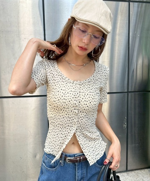 HANNE(アン)の「フラワーフロントボタンTEE(Tシャツ/カットソー・レディース・ベージュ/ホワイト・FREE)」の12枚目の写真