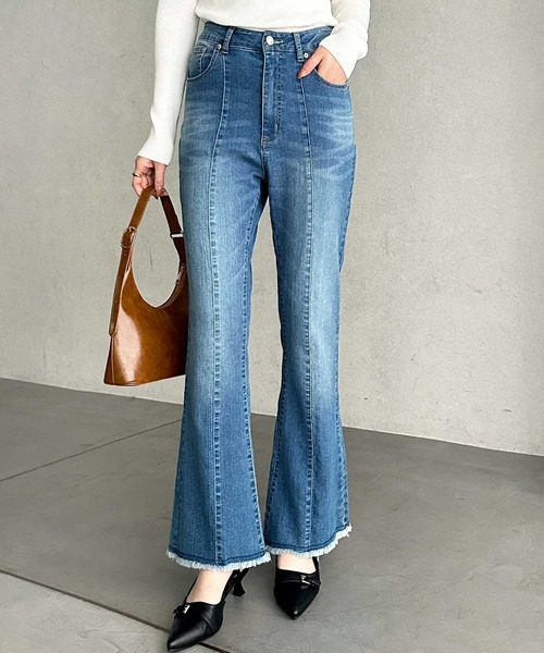 GeeRA（ジーラ）の「【S-LLサイズ展開】センターシームフレアデニムパンツ（デニムパンツ・レディース・ネイビー/ブルー・SMALL/MEDIUM/LARGE/X-LARGE）」の2枚目の写真