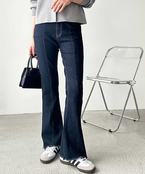 GeeRA（ジーラ）の「【S-LLサイズ展開】センターシームフレアデニムパンツ（デニムパンツ・レディース・ネイビー/ブルー・SMALL/MEDIUM/LARGE/X-LARGE）」の15枚目の写真