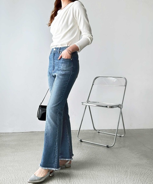 GeeRA（ジーラ）の「【S-LLサイズ展開】センターシームフレアデニムパンツ（デニムパンツ・レディース・ネイビー/ブルー・SMALL/MEDIUM/LARGE/X-LARGE）」の6枚目の写真