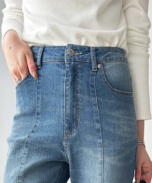 GeeRA（ジーラ）の「【S-LLサイズ展開】センターシームフレアデニムパンツ（デニムパンツ・レディース・ネイビー/ブルー・SMALL/MEDIUM/LARGE/X-LARGE）」の3枚目の写真