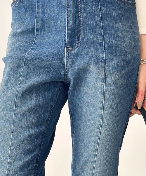 GeeRA（ジーラ）の「【S-LLサイズ展開】センターシームフレアデニムパンツ（デニムパンツ・レディース・ネイビー/ブルー・SMALL/MEDIUM/LARGE/X-LARGE）」の5枚目の写真