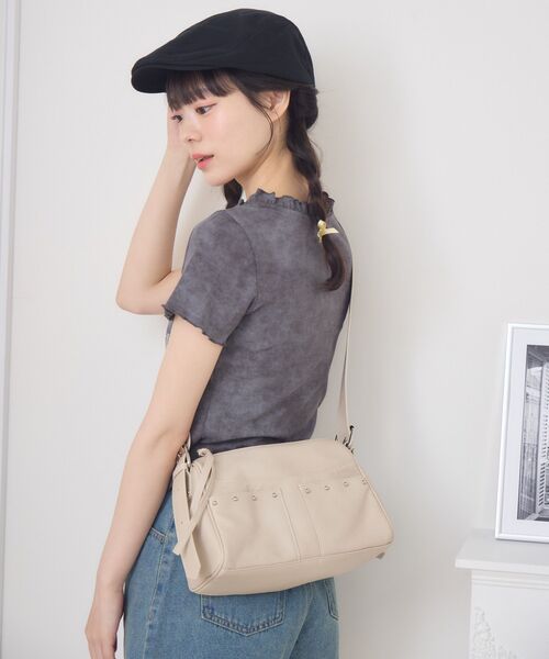 ems excite（エムズエキサイト）の「スタッズ付ショルダーBAG（ショルダーバッグ・レディース・オフホワイト/チャコールグレー/ブラウン・ONE SIZE）」の8枚目の写真