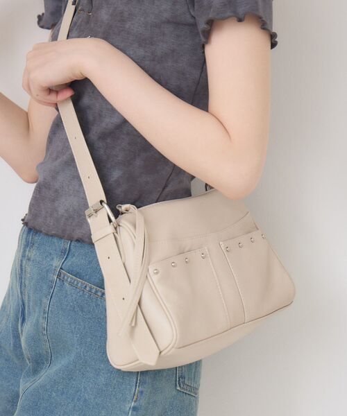 ems excite（エムズエキサイト）の「スタッズ付ショルダーBAG（ショルダーバッグ・レディース・オフホワイト/チャコールグレー/ブラウン・ONE SIZE）」の16枚目の写真