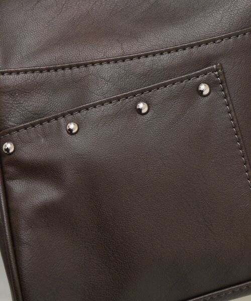 ems excite（エムズエキサイト）の「スタッズ付ショルダーBAG（ショルダーバッグ・レディース・オフホワイト/チャコールグレー/ブラウン・ONE SIZE）」の9枚目の写真