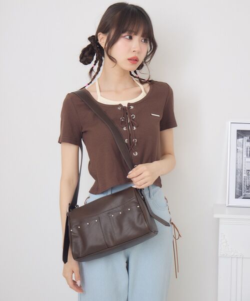 ems excite（エムズエキサイト）の「スタッズ付ショルダーBAG（ショルダーバッグ・レディース・オフホワイト/チャコールグレー/ブラウン・ONE SIZE）」の11枚目の写真