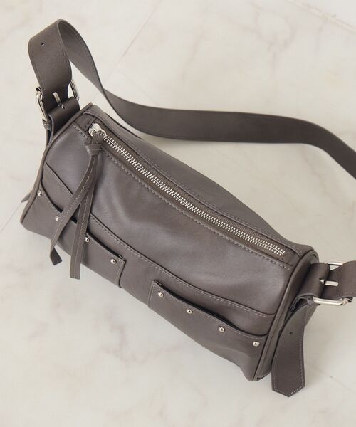 ems excite（エムズエキサイト）の「スタッズ付ショルダーBAG（ショルダーバッグ・レディース・オフホワイト/チャコールグレー/ブラウン・ONE SIZE）」の14枚目の写真